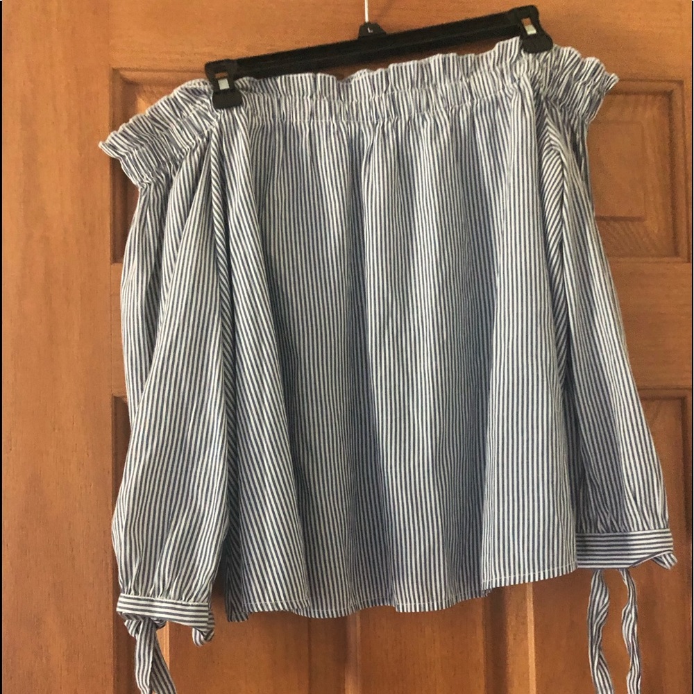 AE off the shoulder 3/4 sleeve size large